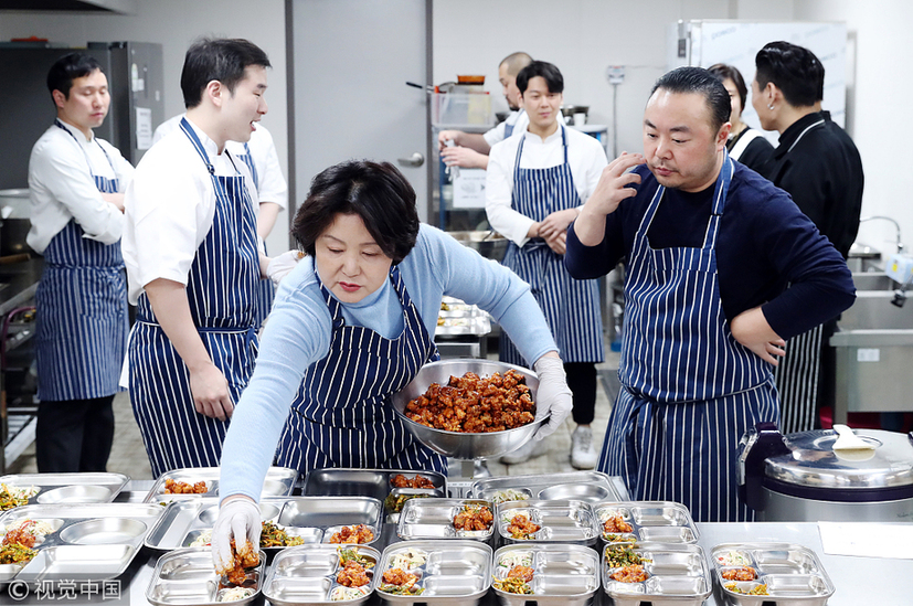 普京化身大廚做煎餅！這些大佬上得廳堂下得廚