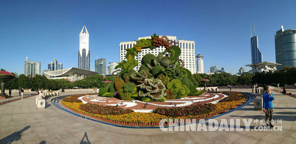 上海中學生用相機記錄國慶<BR>