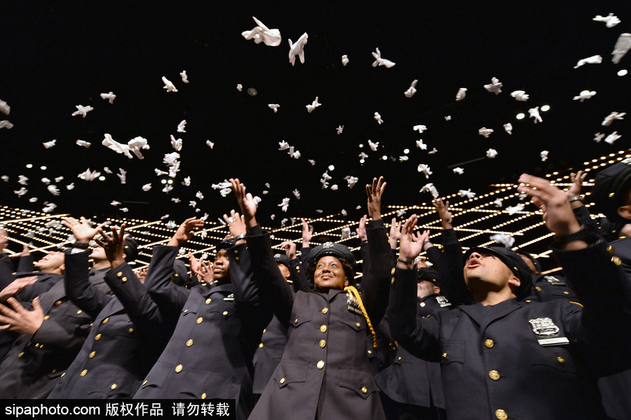 美國紐約：青春洋溢朝氣十足！紐約市警察學院畢業典禮盛大舉行