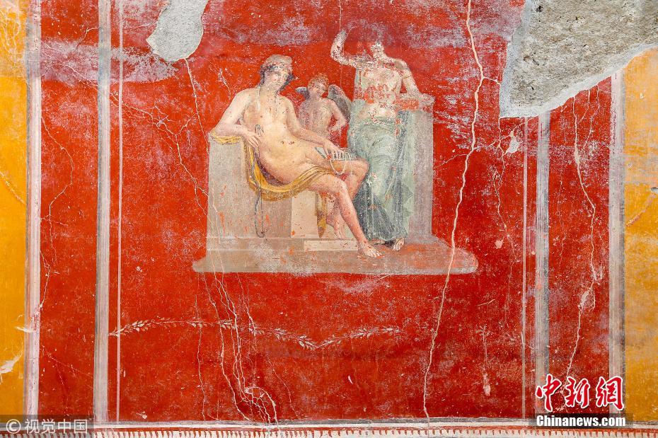 意大利龐貝古城精美壁畫遺跡出土 工作人員展開修復(fù)