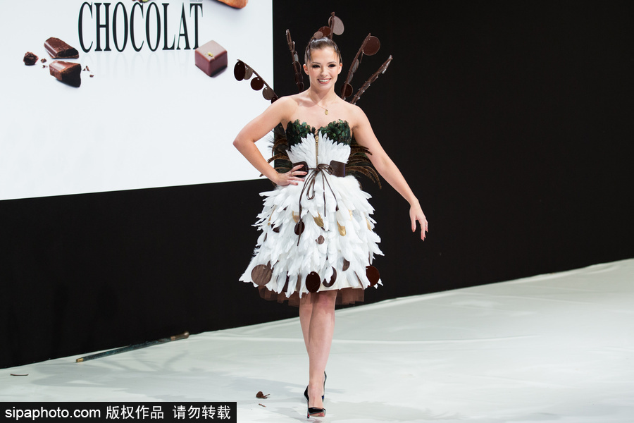 “美味”的裙子？法國巴黎上演另類巧克力時裝秀