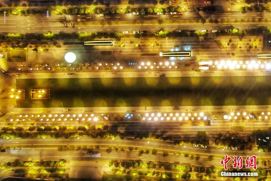 “24小時美術館”亮相南京街頭