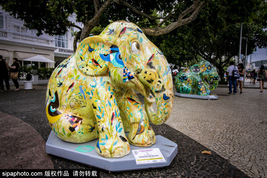 城市變“露天畫廊”！巴西里約熱內盧街頭大象雕塑“穿新衣”