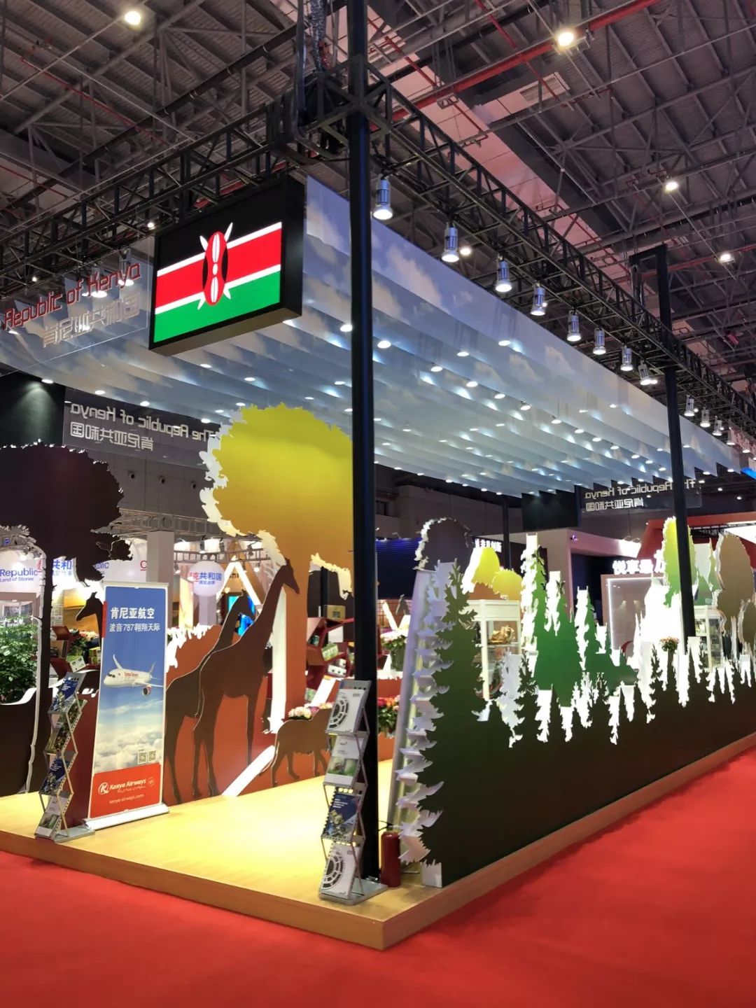 時政新聞眼｜開幕式結束后，習近平“巡館”看了些什么？