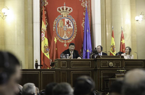 習(xí)近平向西班牙參議院、眾議院主要議員發(fā)表講話