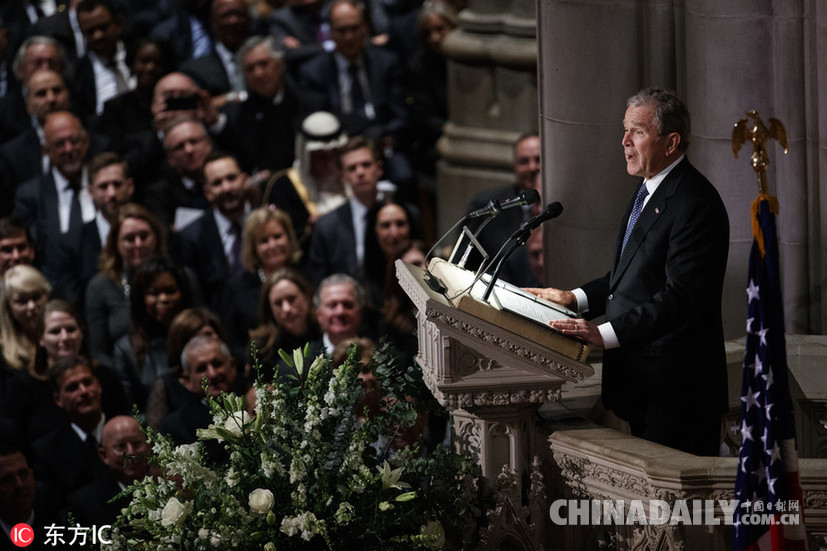 美國前總統(tǒng)老布什葬禮舉行 小布什致悼詞幾度哽咽輕撫靈柩