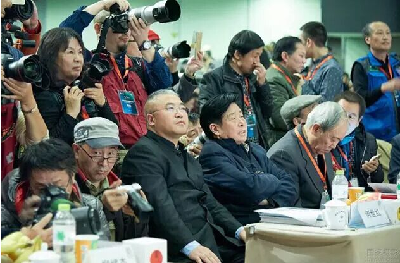 2015中國(guó)攝影年度人物評(píng)選揭曉