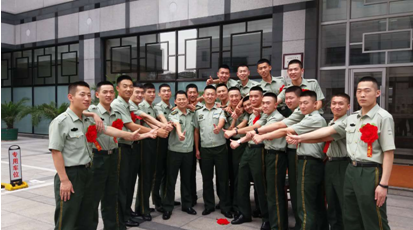 當(dāng)兵前后對比照：軍旅生活如何改變了他們