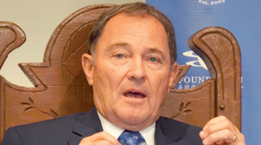 多位美國州長相聚新墨西哥州 呼吁美國不應“閉關鎖國” 中美應盡快解決貿易爭端