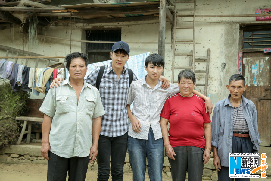 高云翔河南公益行 幫扶貧困學生送關愛